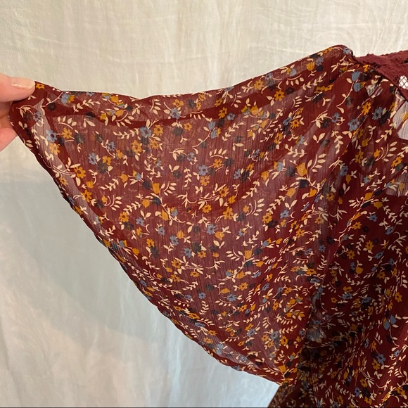 V neck dress w elastic waist. Size small Beautiful print perfect for fall! - Picture 2 of 8